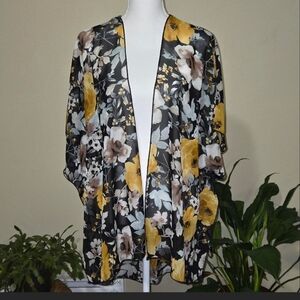 Emory Park Kimono. EUC. Size Medium. Black Floral Lightweight Fabric.